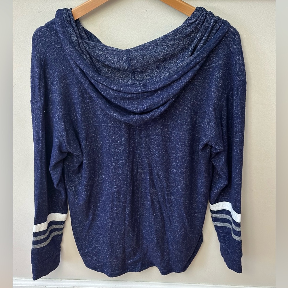 Market & Spruce Long Sleeve with Hood - Picture 2 of 6